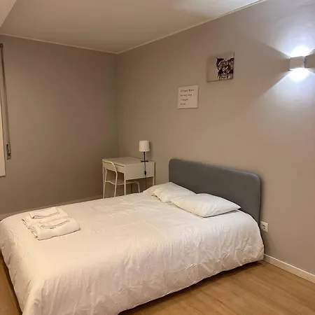Guest house In Guest - Private Room, Shared Bathroom 2
