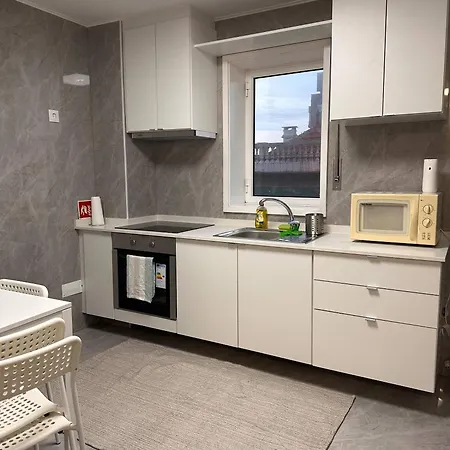 In Guest - Private Room, Shared Bathroom 2 Guest house *